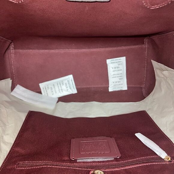 🆕🔥NWT! Coach Derby Tote Handbag Leather Gold/Rouge Msrp:$350.00 - Picture 4 of 13
